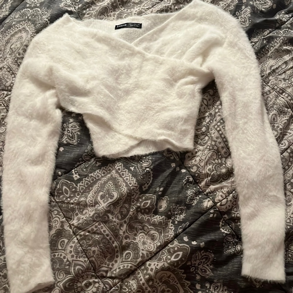 SHEIN Long Sleeve Fuzzy Crop Top